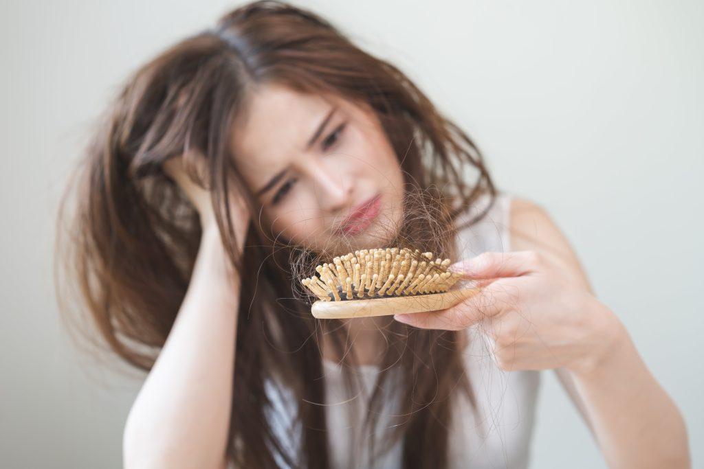 Does dry shampoo cause hair loss?